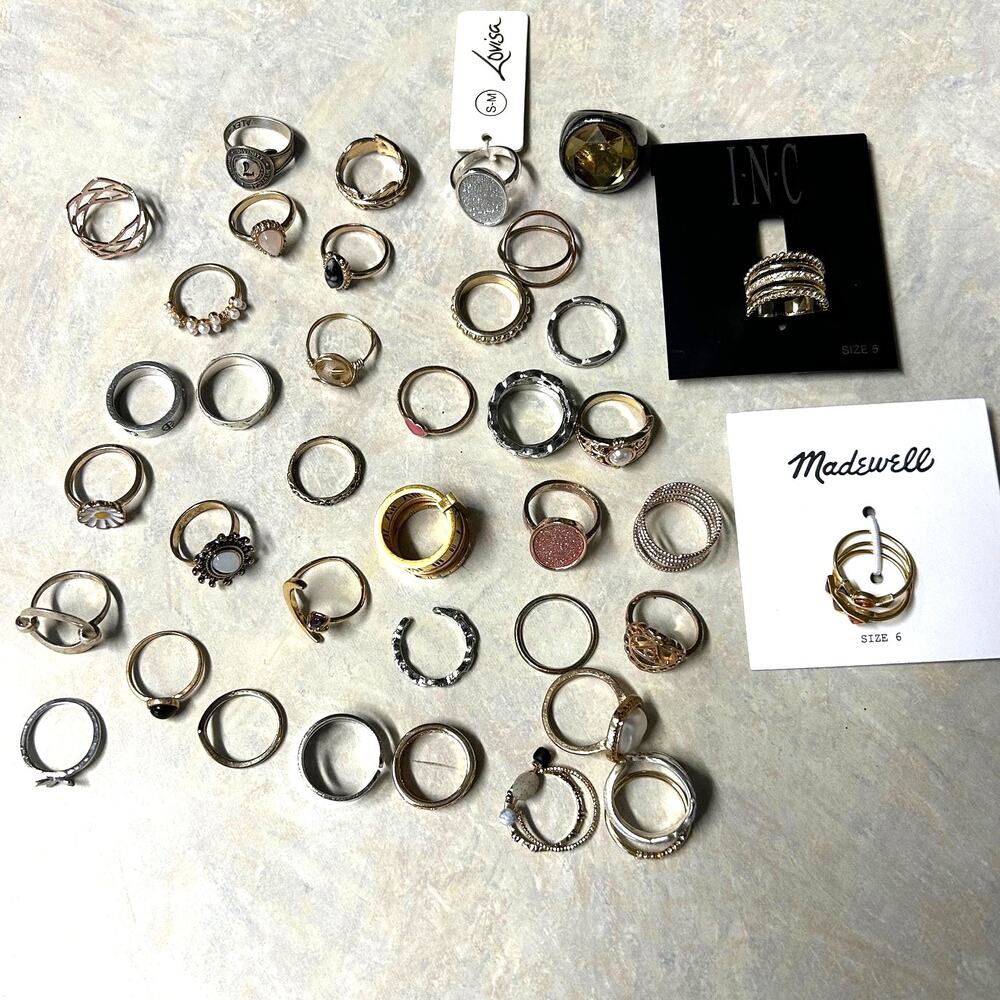 40 Rings All Wearable Assorted Styles And Sizes